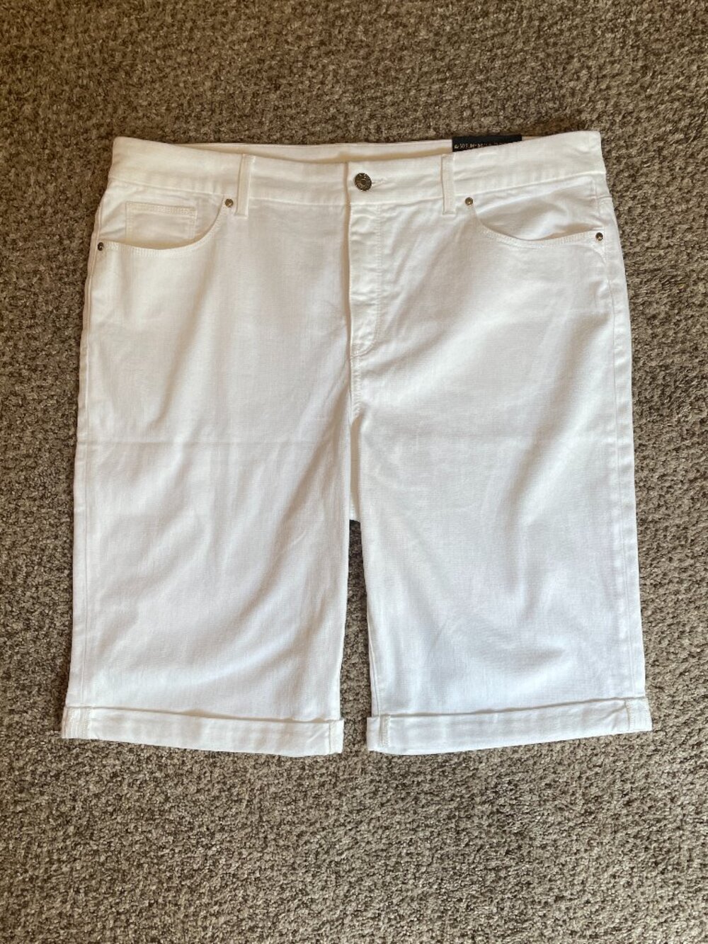 Size 3 (16/XL) Chico's white stretchy denim cuffed So Slimming Girlfriend Shorts